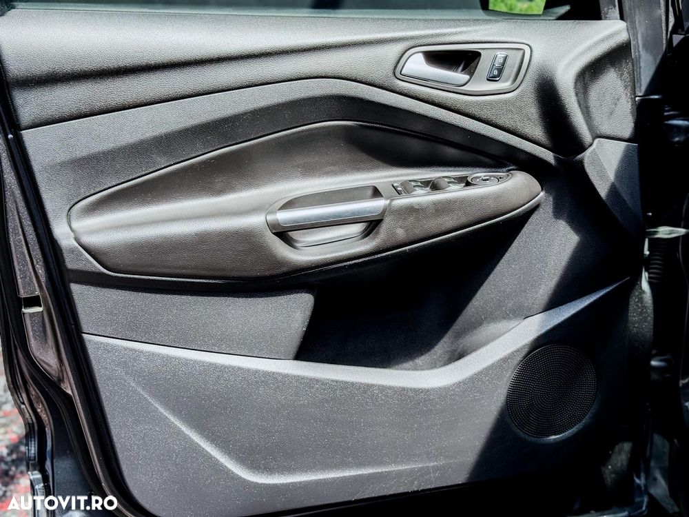 Ford Kuga 2.0 TDCi 4WD Powershift Titanium - 28