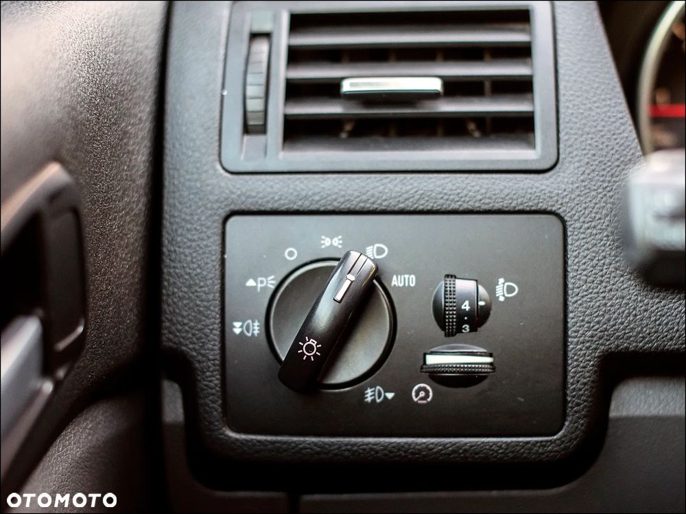 Ford Kuga - 28