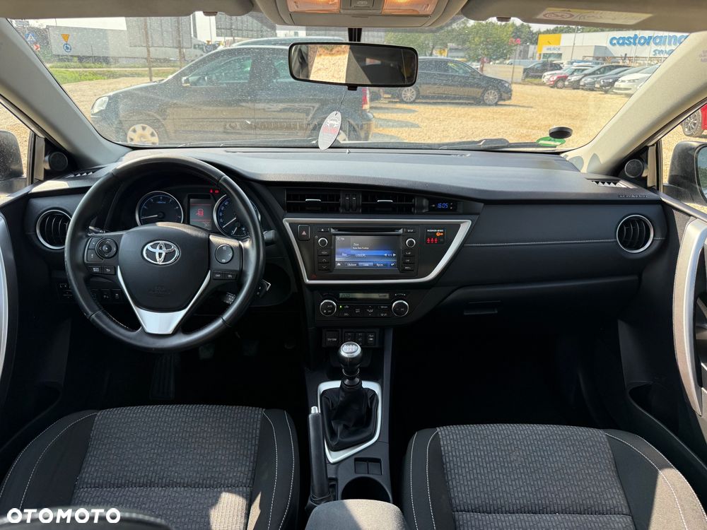 Toyota Auris 1.6 Premium - 11