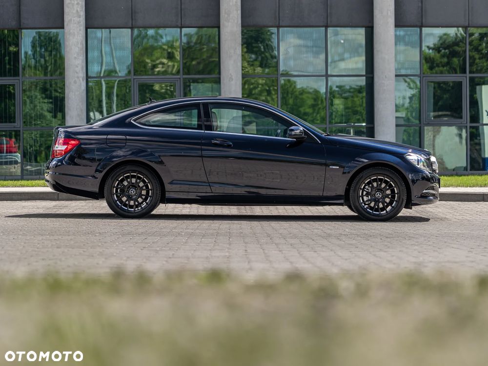 Mercedes-Benz Klasa C 250 CGI BlueEff - 11