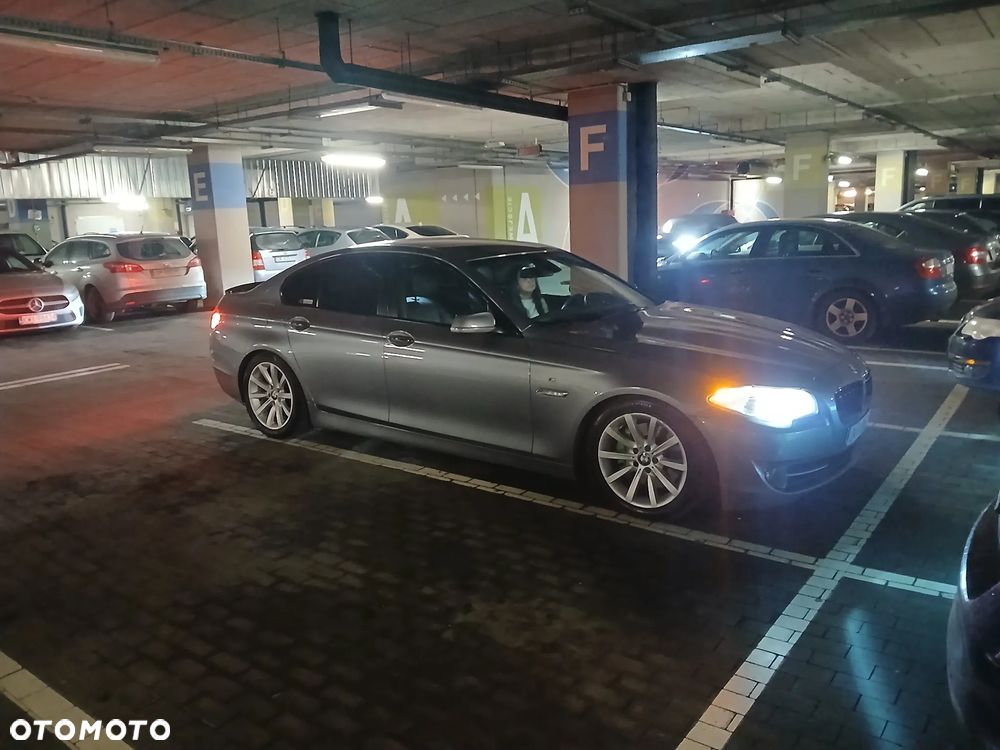 BMW Seria 5 528i - 3