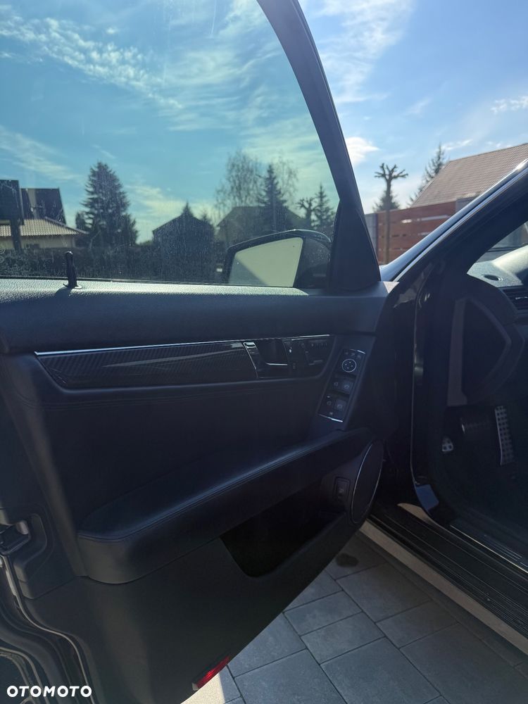 Mercedes-Benz Klasa C 63 AMG - 5