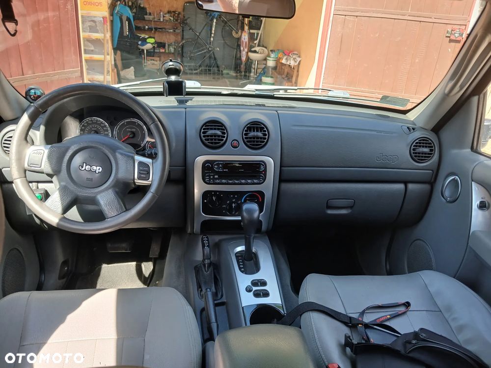 Jeep Cherokee - 4
