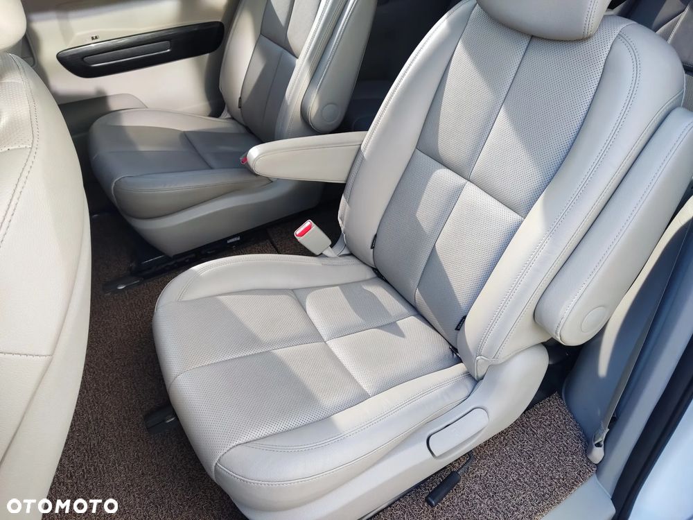 Kia Carnival - 20