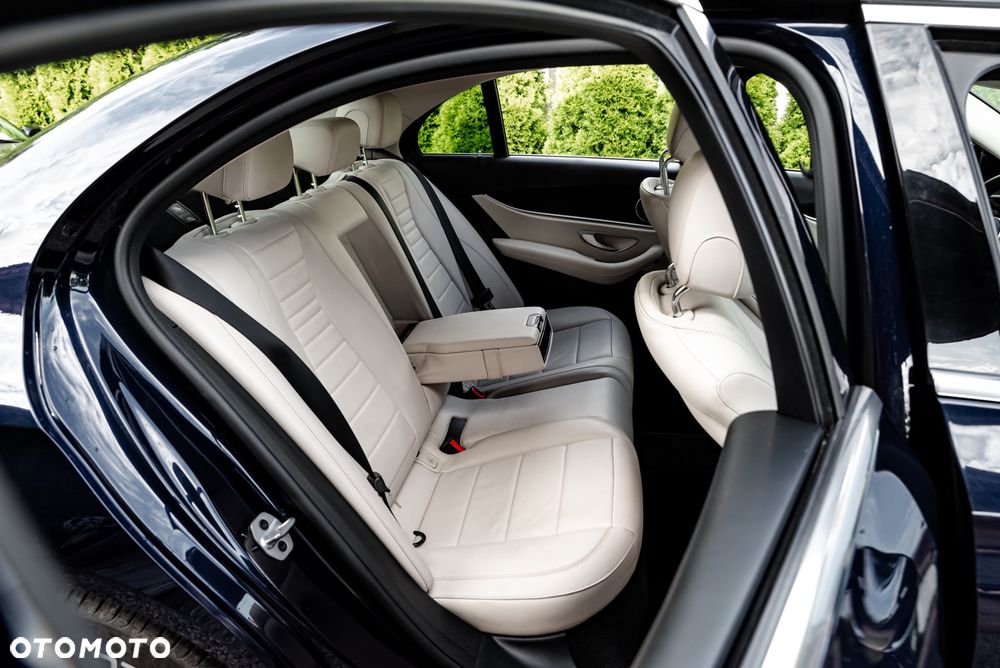 Mercedes-Benz Klasa E 220 d 9G-TRONIC Exclusive - 25