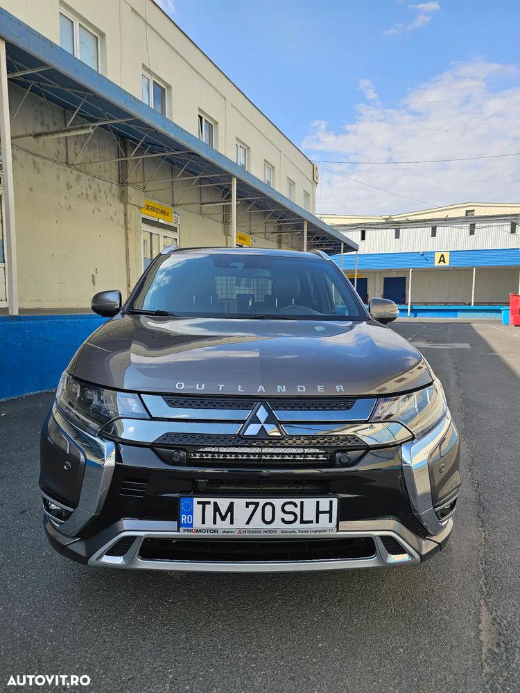 Mitsubishi Outlander PHEV 2.4 L 4X4 Instyle - 1