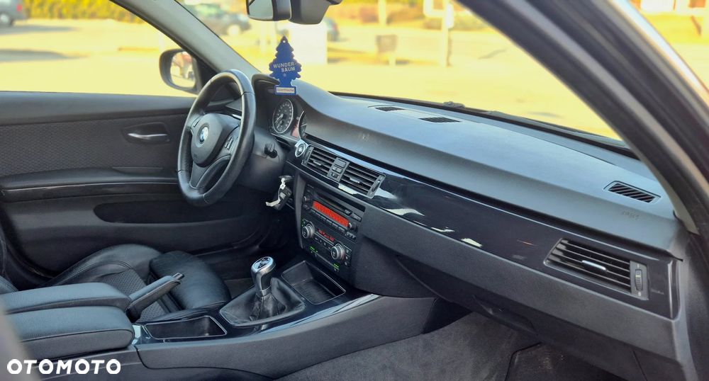 BMW Seria 3 325i Edition Sport - 14