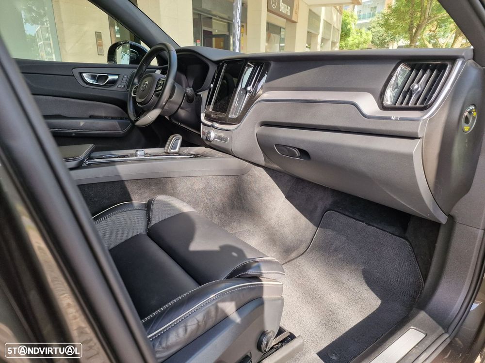 Volvo XC 60 2.0 T6 PHEV R-Design AWD - 25