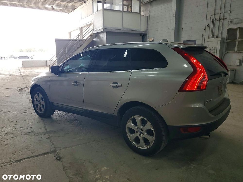 Volvo XC 60 3.2 AWD Kinetic - 3