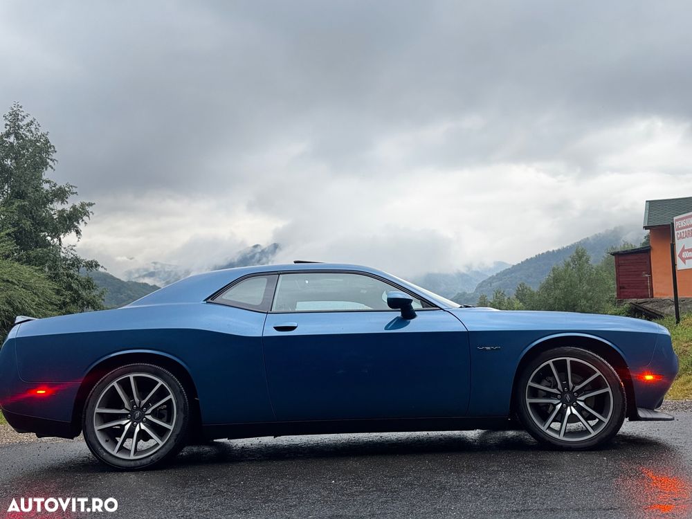 Dodge Challenger - 9