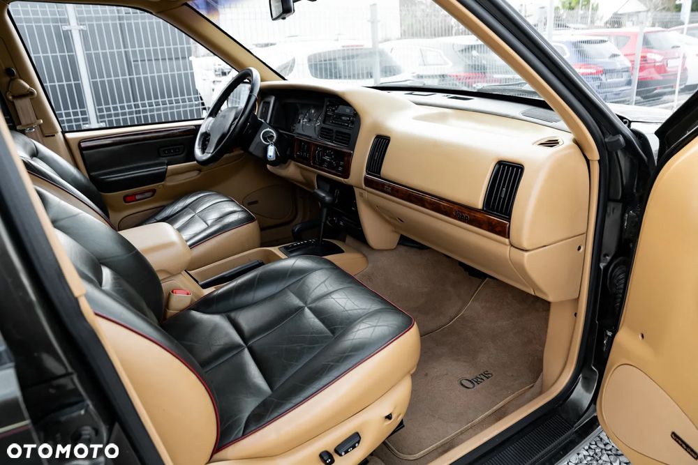 Jeep Grand Cherokee - 24