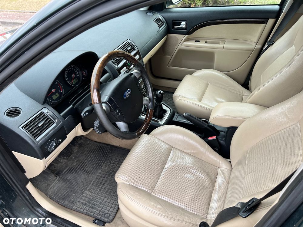 Ford Mondeo 2.0 Ghia - 12