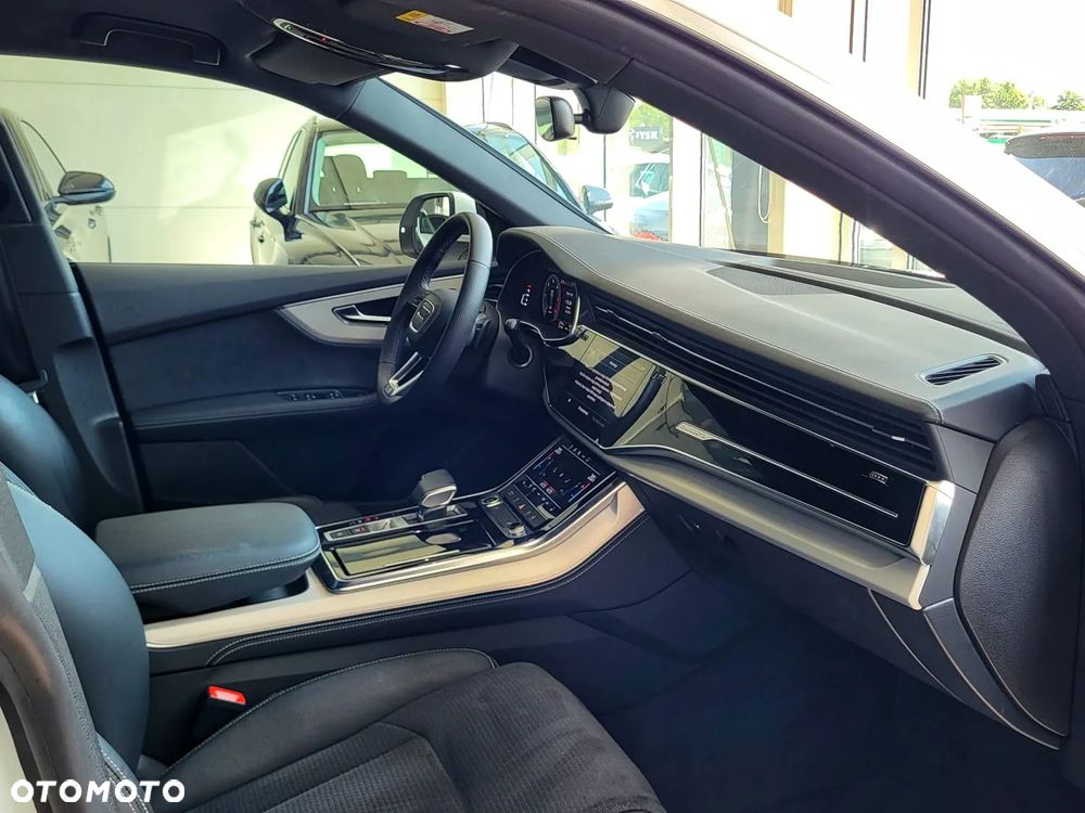 Audi Q8 - 8