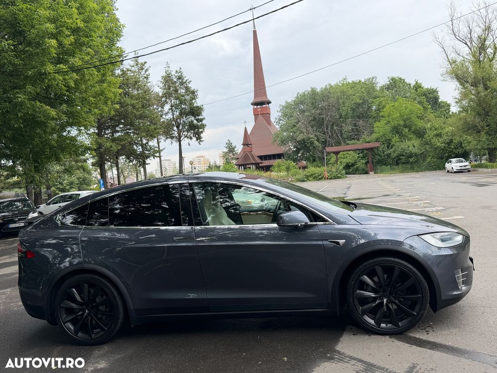 Tesla Model X - 2