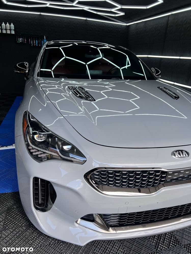 Kia Stinger - 10