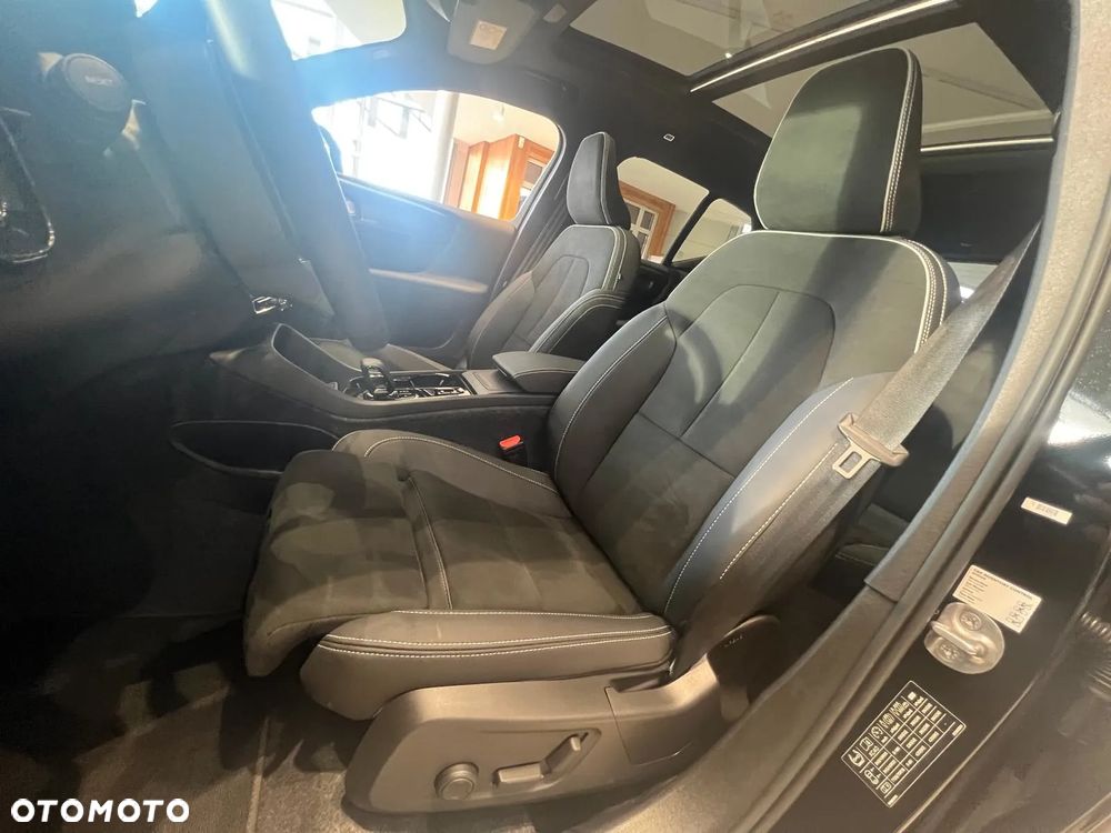 Volvo XC 40 B4 B AWD DKG Ultimate Dark - 15