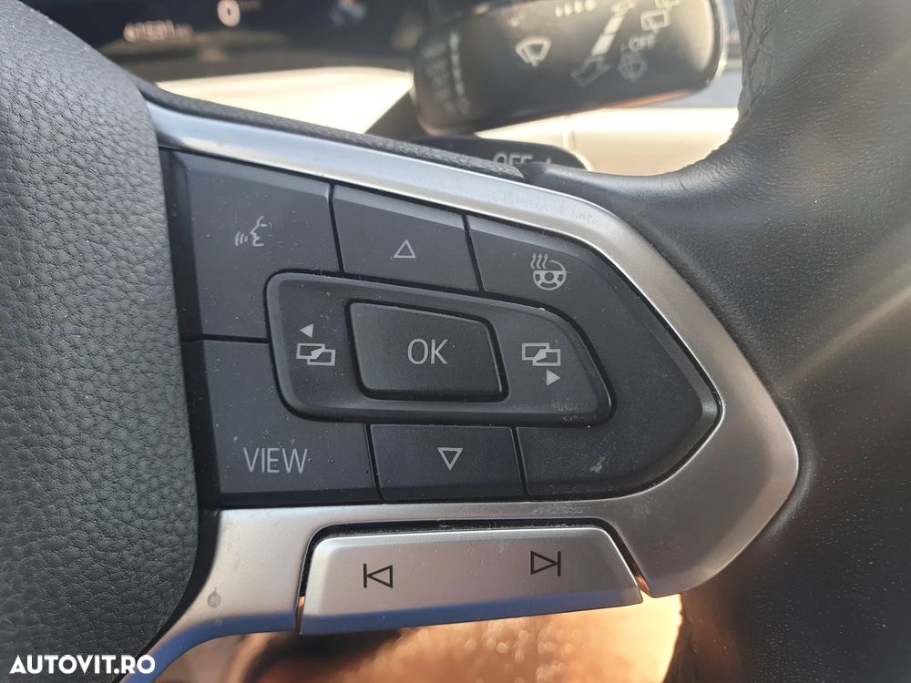 Volkswagen Golf 1.0 eTSI DSG MHEV Life - 30