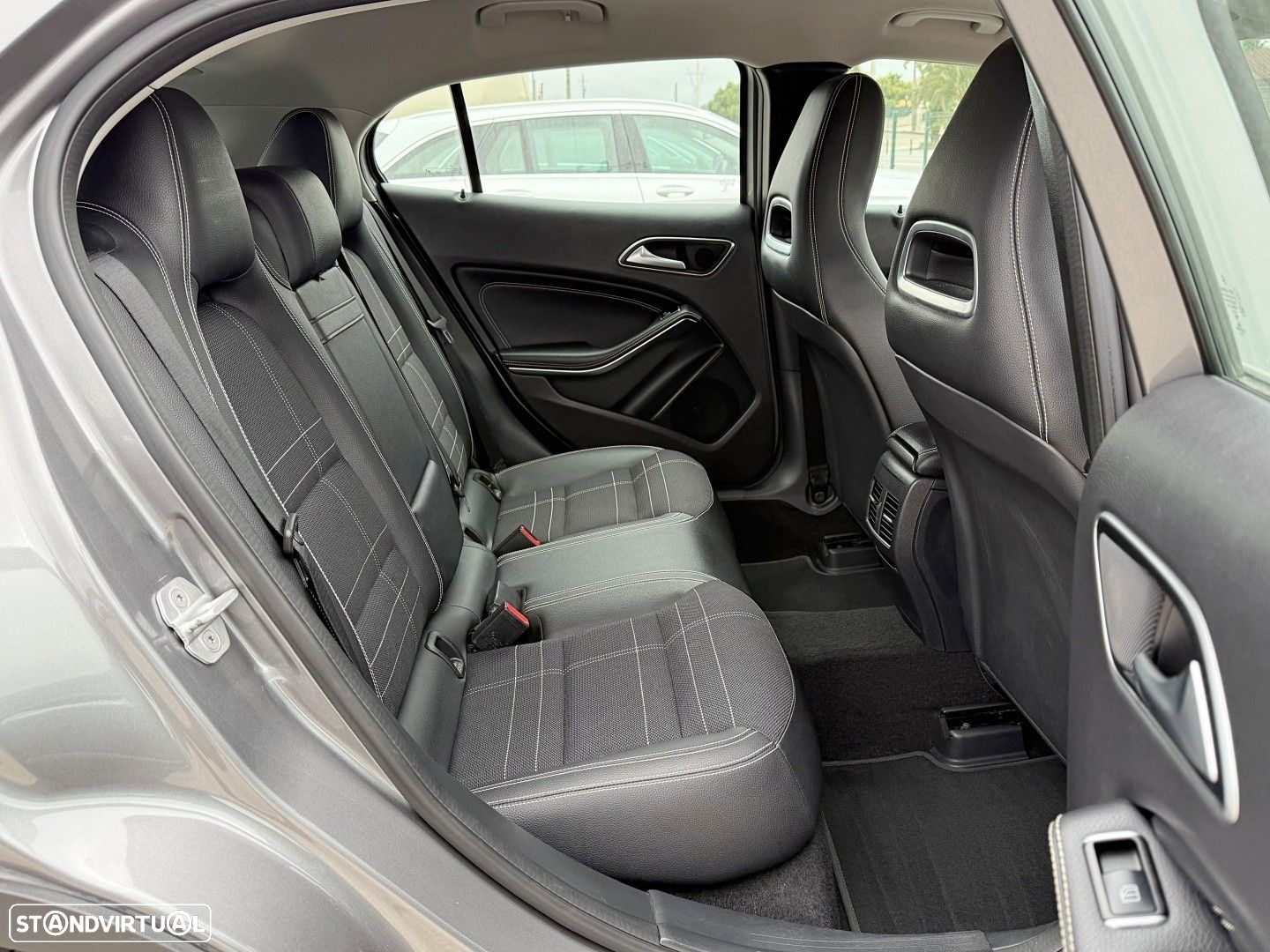 Mercedes-Benz GLA 220 CDI 7G-DCT Urban - 12