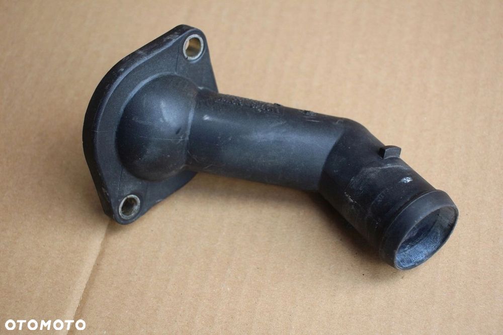 Obudowa termostatu 1.8t 225KM TURBO BAM APX SEAT AUDI 06A121121C - 1