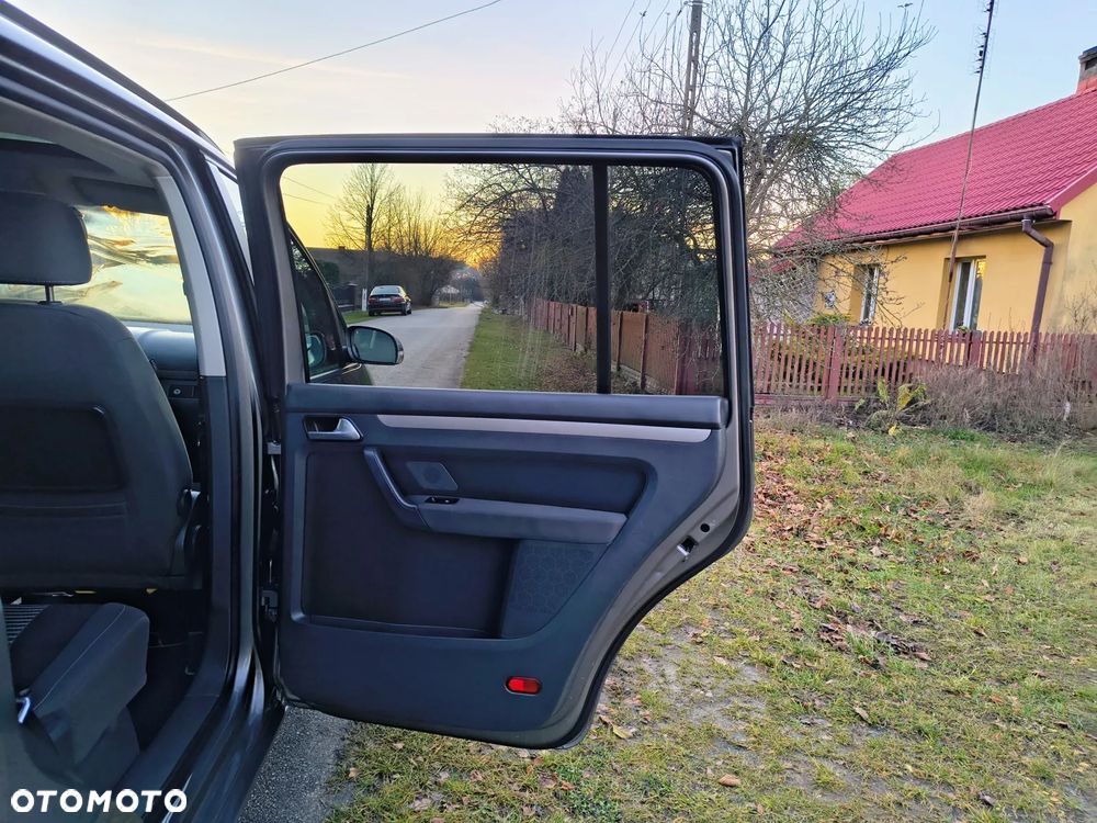 Volkswagen Touran - 17