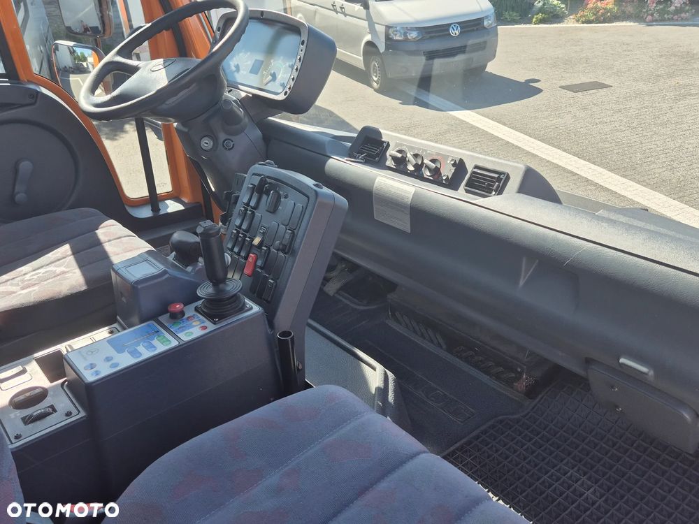 Unimog U300 4X4 - 13