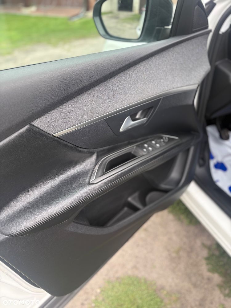 Peugeot 3008 PureTech 130 Stop & Start GPF Allure Business-Paket - 14