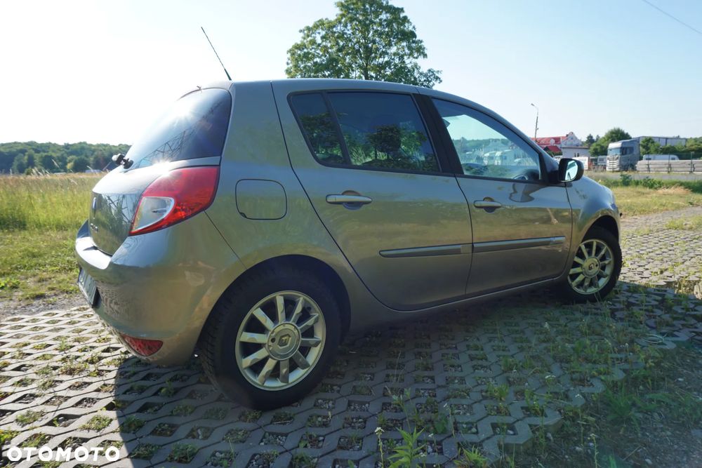Renault Clio 1.2 16V 75 Expression - 8