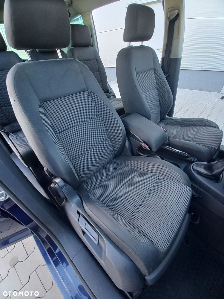 Volkswagen Touran - 31