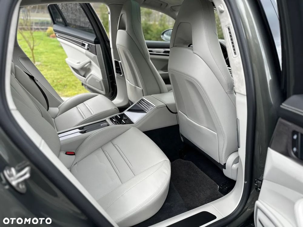 Porsche Panamera 4 E-Hybrid Platinum Edition - 19