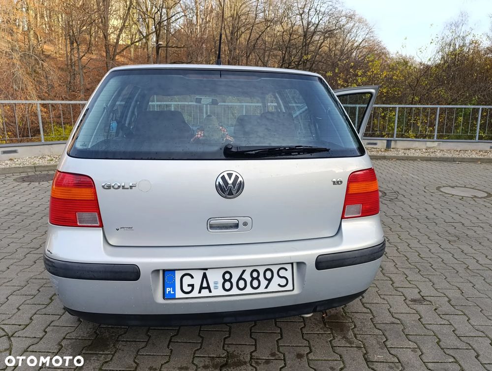 Volkswagen Golf - 5