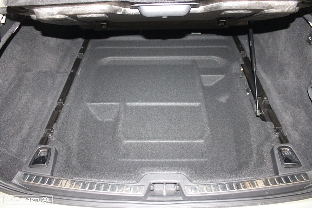 Volvo V90 2.0 B4 Momentum Plus Geartronic - 37