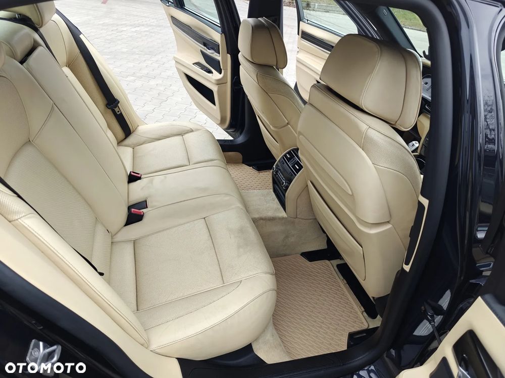 BMW Seria 7 740d xDrive - 14