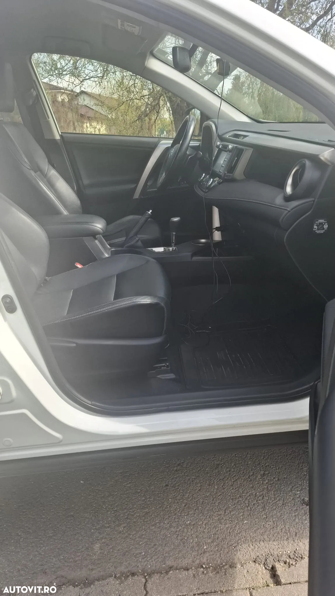 Toyota RAV4 2.2 D-4CAT 4WD Aut Luxury 18" - 8