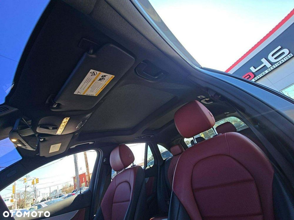 Mercedes-Benz GLC 300 4Matic 9G-TRONIC AMG Line - 11