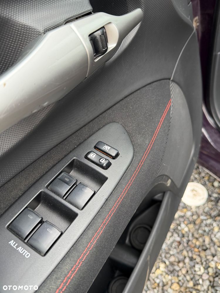 Toyota Auris 2.2 D-4D X - 14