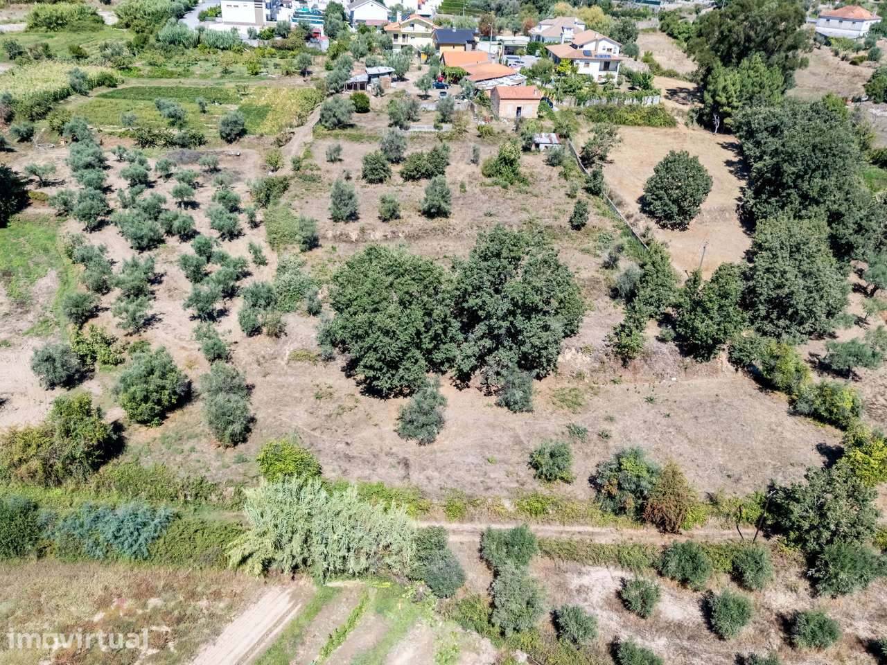 Moradia em pedra isolada com piscina e jardim - Grande imagem: 5/22