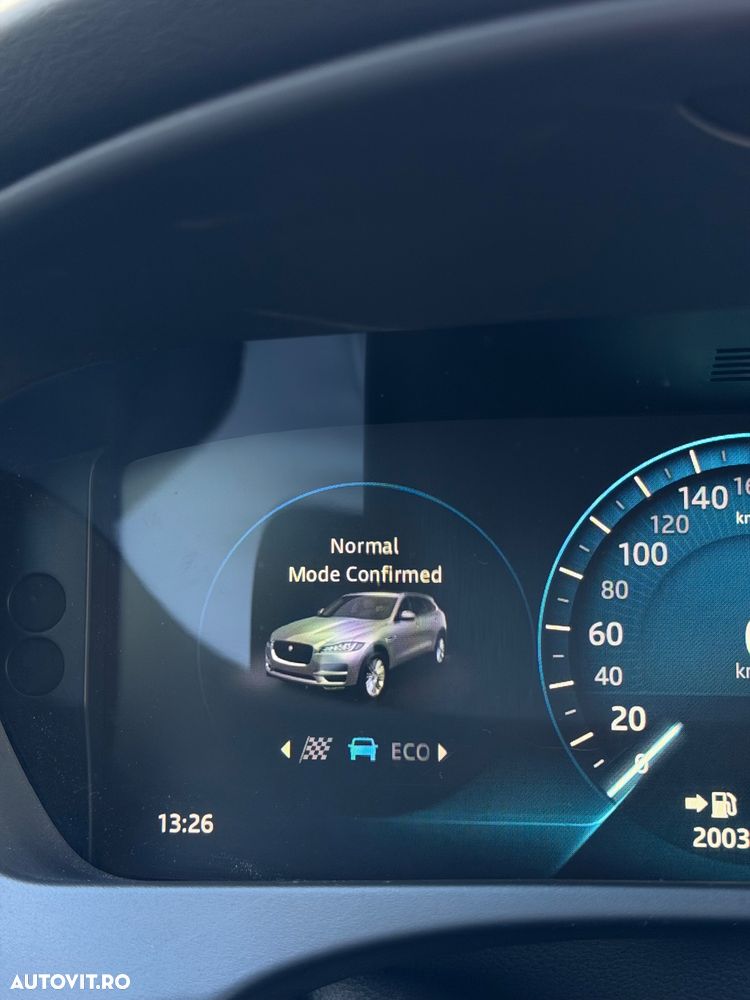 Jaguar F-Pace 30d AWD R-Sport - 35