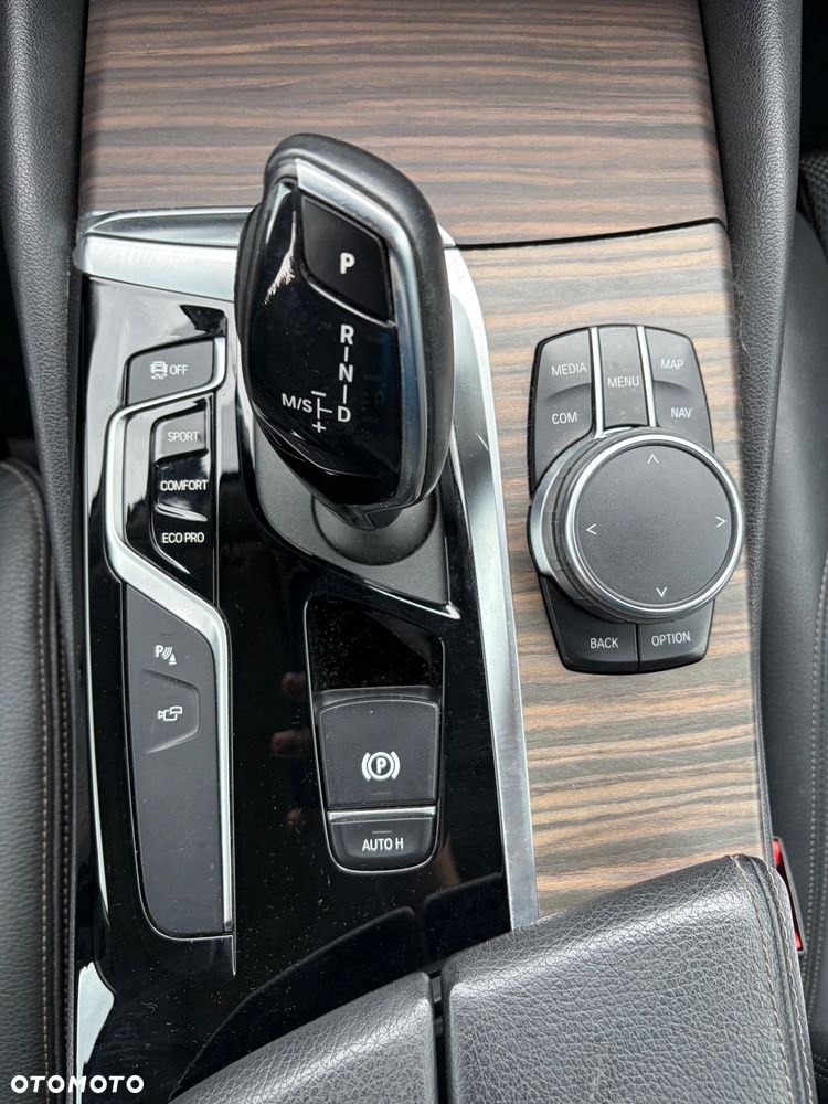 BMW Seria 5 525d Luxury Line - 18