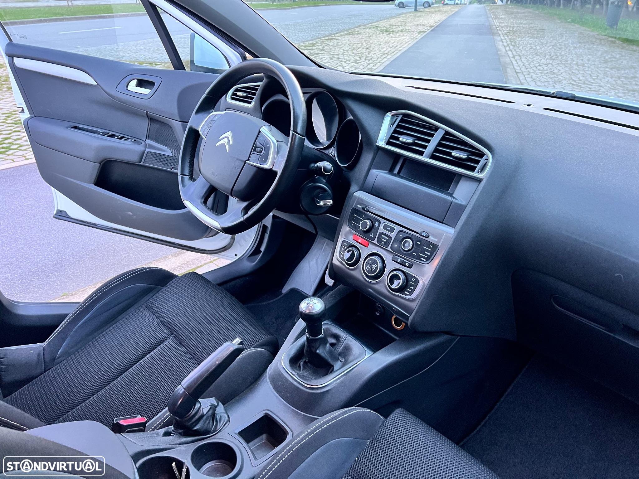 Citroën C4 BlueHDi 100 Stop&Start 86g Selection - 13