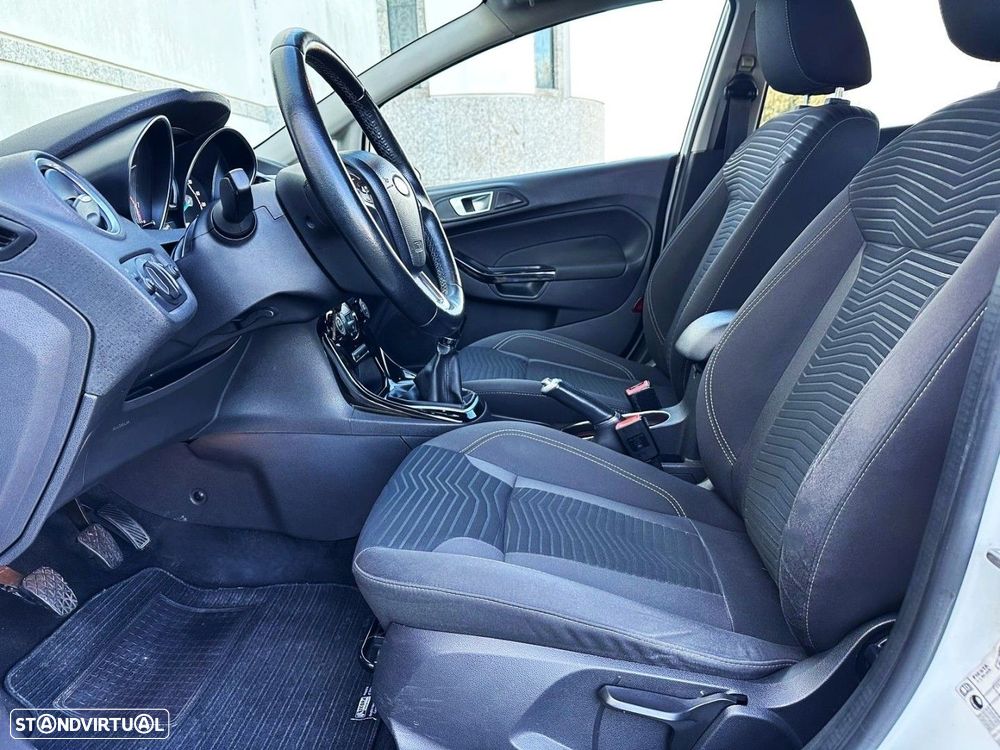 Ford Fiesta 1.0 T EcoBoost Titanium - 10