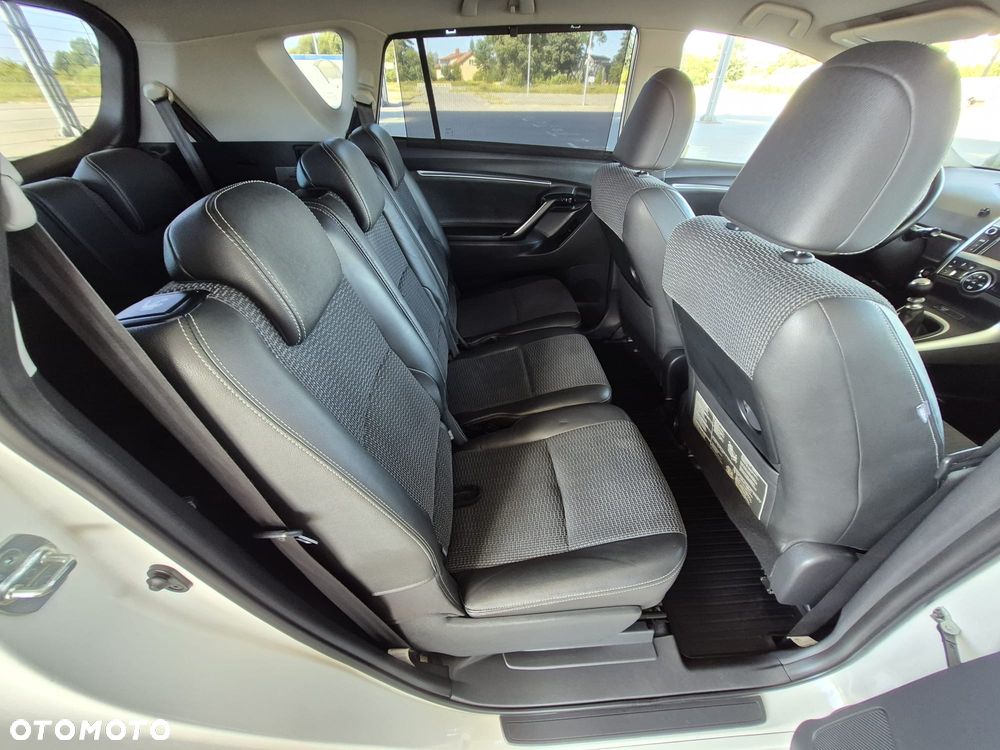 Toyota Verso 1.8 Prestige 7os - 16