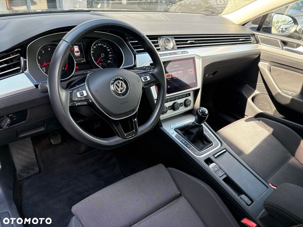Volkswagen Passat - 12