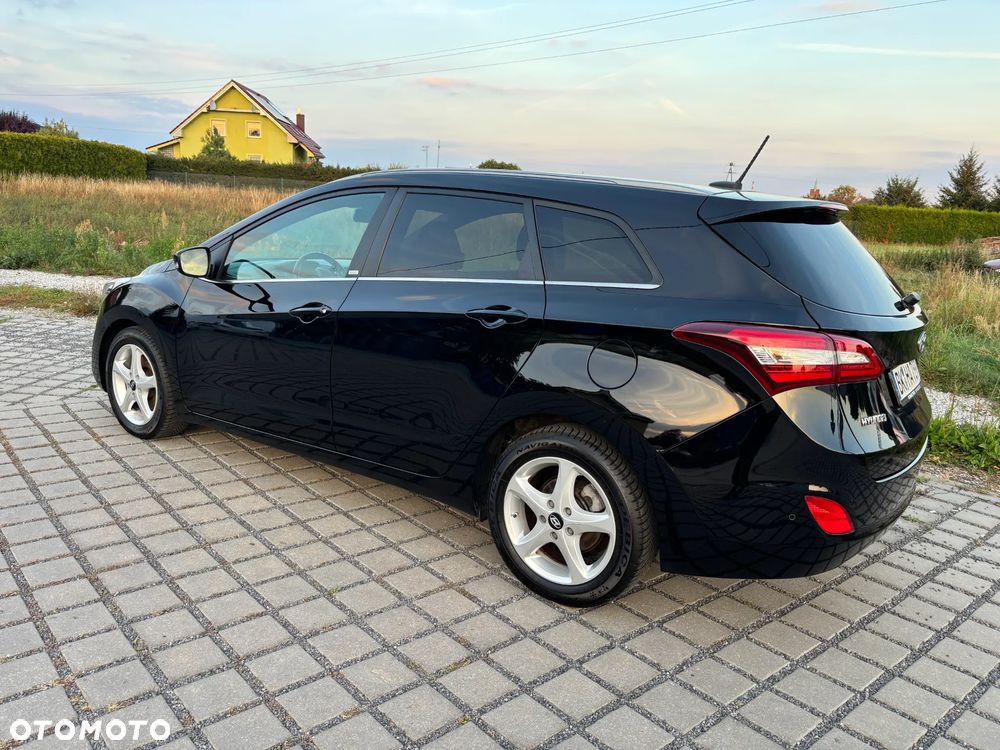 Hyundai i30 blue 1.6 CRDi Passion - 14