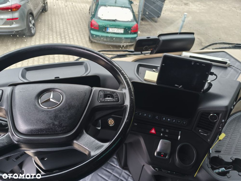 Mercedes-Benz Actros - 7
