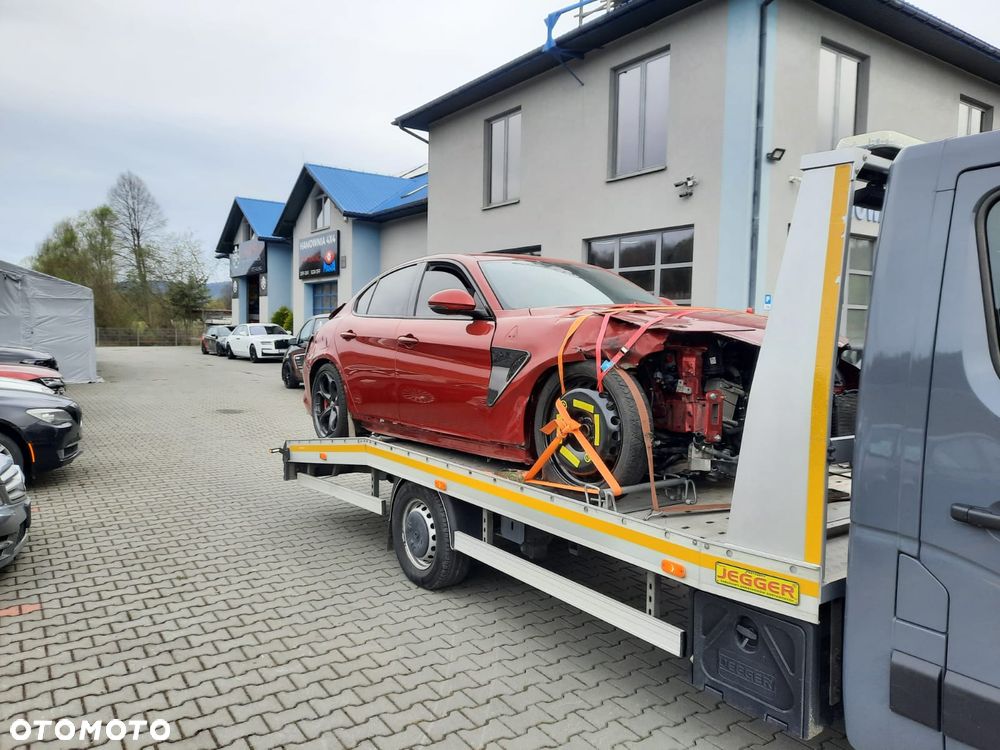 Alfa Romeo Giulia 2.9 V6 Bi-Turbo AT8 Quadrifoglio - 9