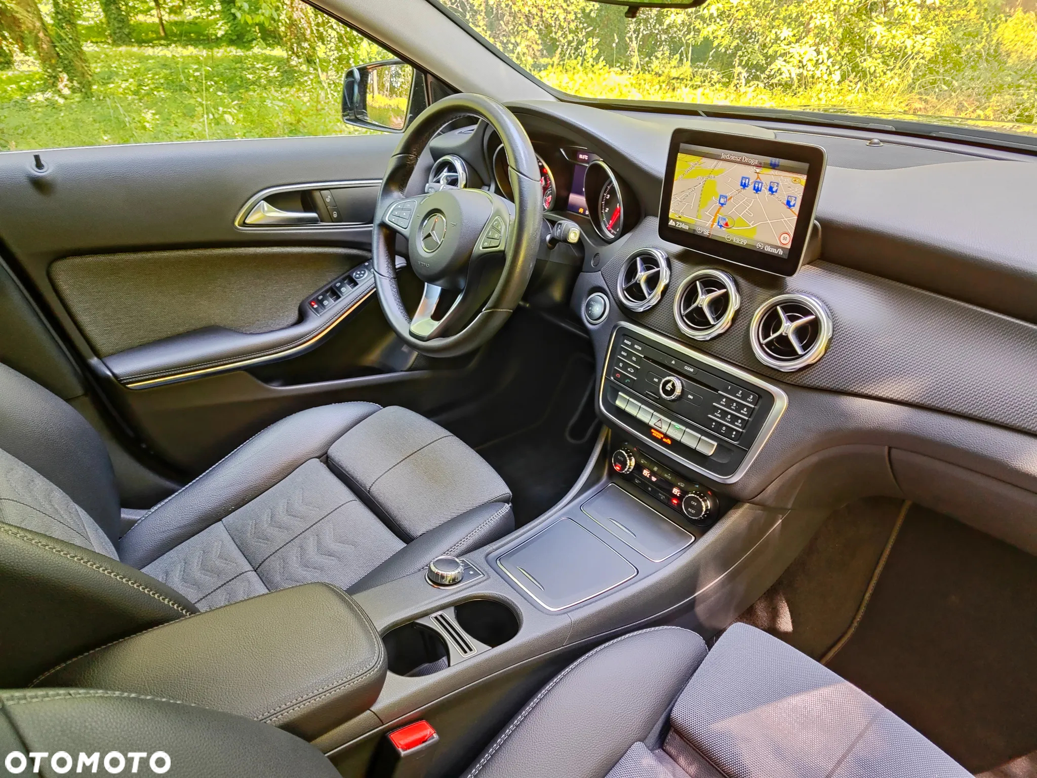 Mercedes-Benz GLA 200 7G-DCT Urban - 11