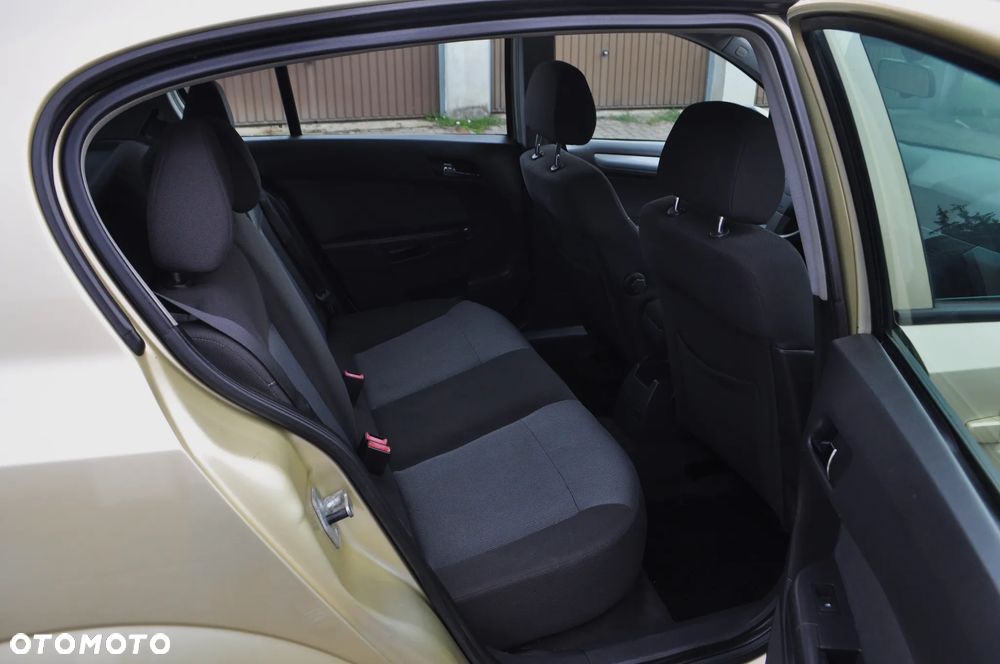 Opel Astra 1.6 Edition Plus - 24