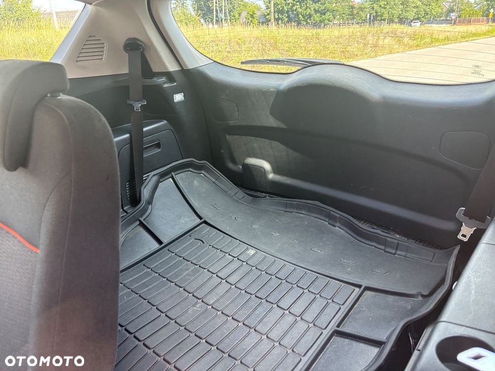 Ford S-Max - 14