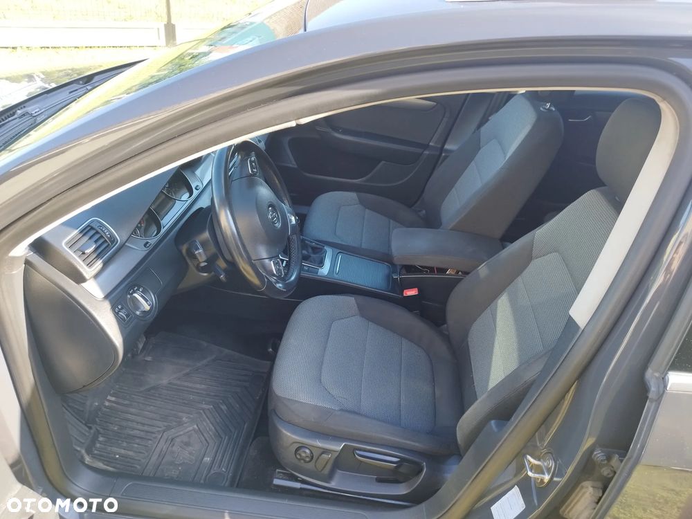 Volkswagen Passat 2.0 TDI DPF Comfortline - 8