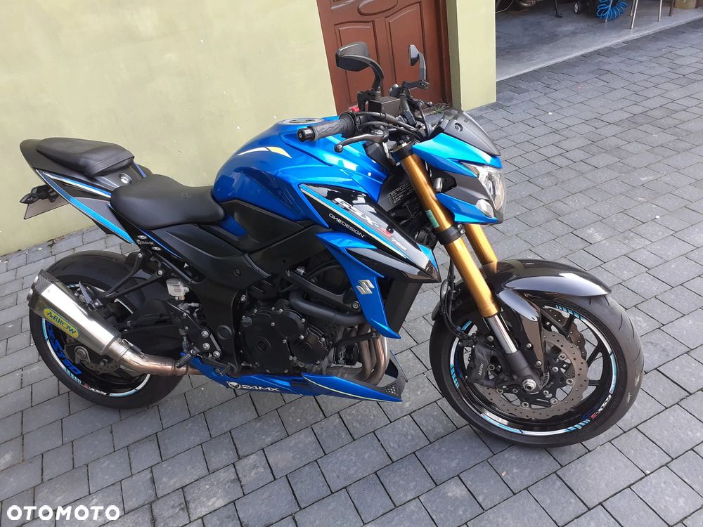 Suzuki GSX - 19